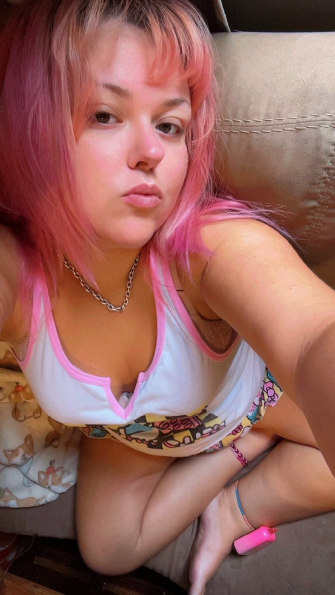 kawaiikeari's tweet photo. Chillin around the house today🏠💕 If you want to get ahold of me add me on OF and snap! 💕🥰 Link in bio💖💋 #offree #onlyfansgirl #bbwof #bbw #freeof #freeonlyfans #onlyfansbabe #onlyfansbbw #chubby #chub #cute #kawaii https://t.co/5a2l30QHCd