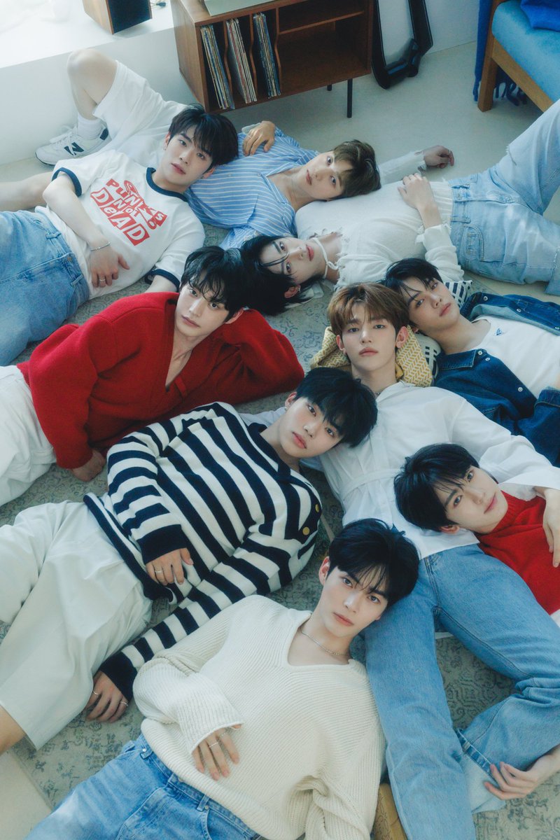 shanxbin's tweet photo. ⠀⠀
⠀⠀For the next comeback, New concept photo for ROMANCE ver have been released. The setting sun bathed us in a golden glow as we smiled for the camera, surrounded by the beauty of nature. After that we lay down together feeling the calm.
⠀⠀ https://t.co/8JyfYMXNpE