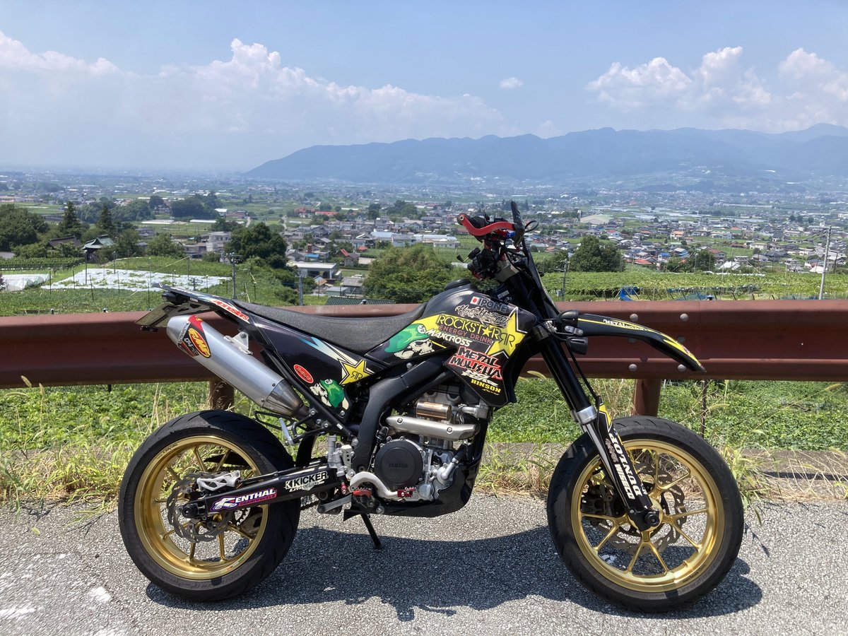 #バイク盗難
バイクのホイールが盗まれました。
何か少しでも目撃情報等ございましたらご連絡下さい。宜しくお願い致します。
千葉西警察に被害届提出済みです。

車両名：WR250X
ホイール：マルケジーニ M10S Motard（写真3枚目のホイール）
場所：千葉県千葉市美浜区
日時：8/17 19時〜8/21 4時