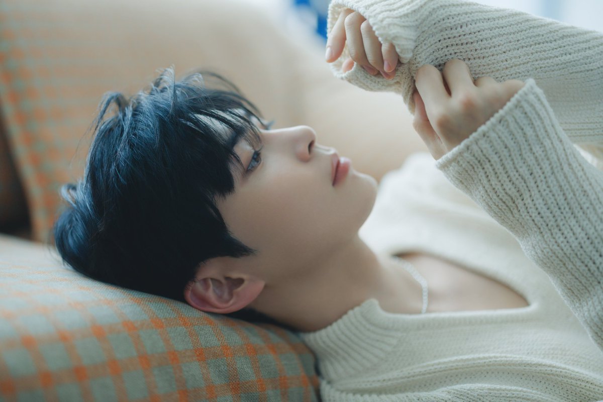 shanxbin's tweet photo. New concept photo for ROMANCE ver unlocked, the simple beauty of nature in a white outfit, feeling like a breath of fresh air against the lush green backdrop. The way the soft, clean lines of white stand out against the vibrant greenery makes this photoshoot feel almost magical. https://t.co/MIodebkXYz