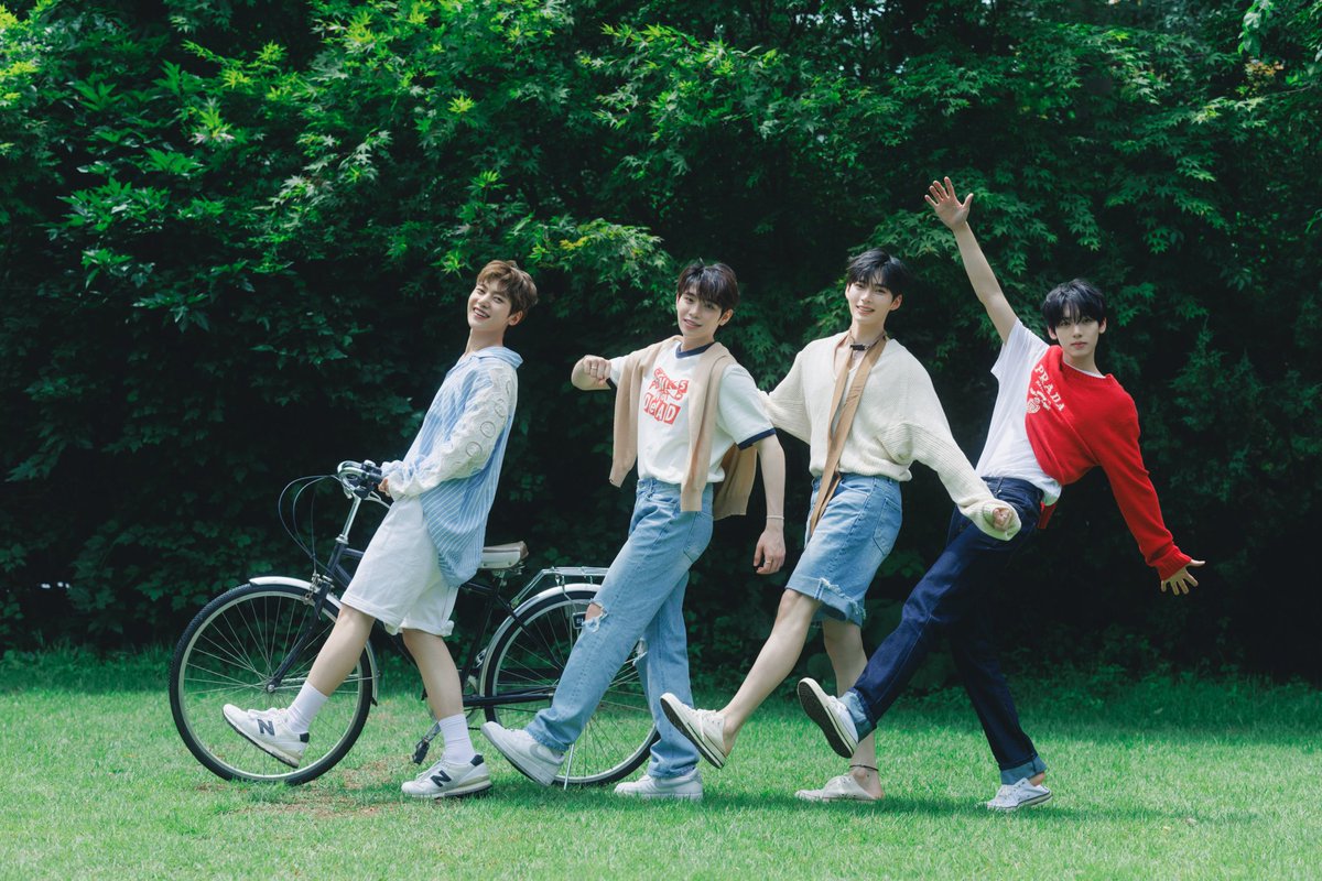 shanxbin's tweet photo. ⠀
⠀⠀Four charismatic people in one frame, finally another group concept photo for ROMANCE version is out! This photo isn't just a snapshot, it's a beginning for the new era of our 4th Mini Album.
⠀⠀ https://t.co/dhqXBSqkKu
