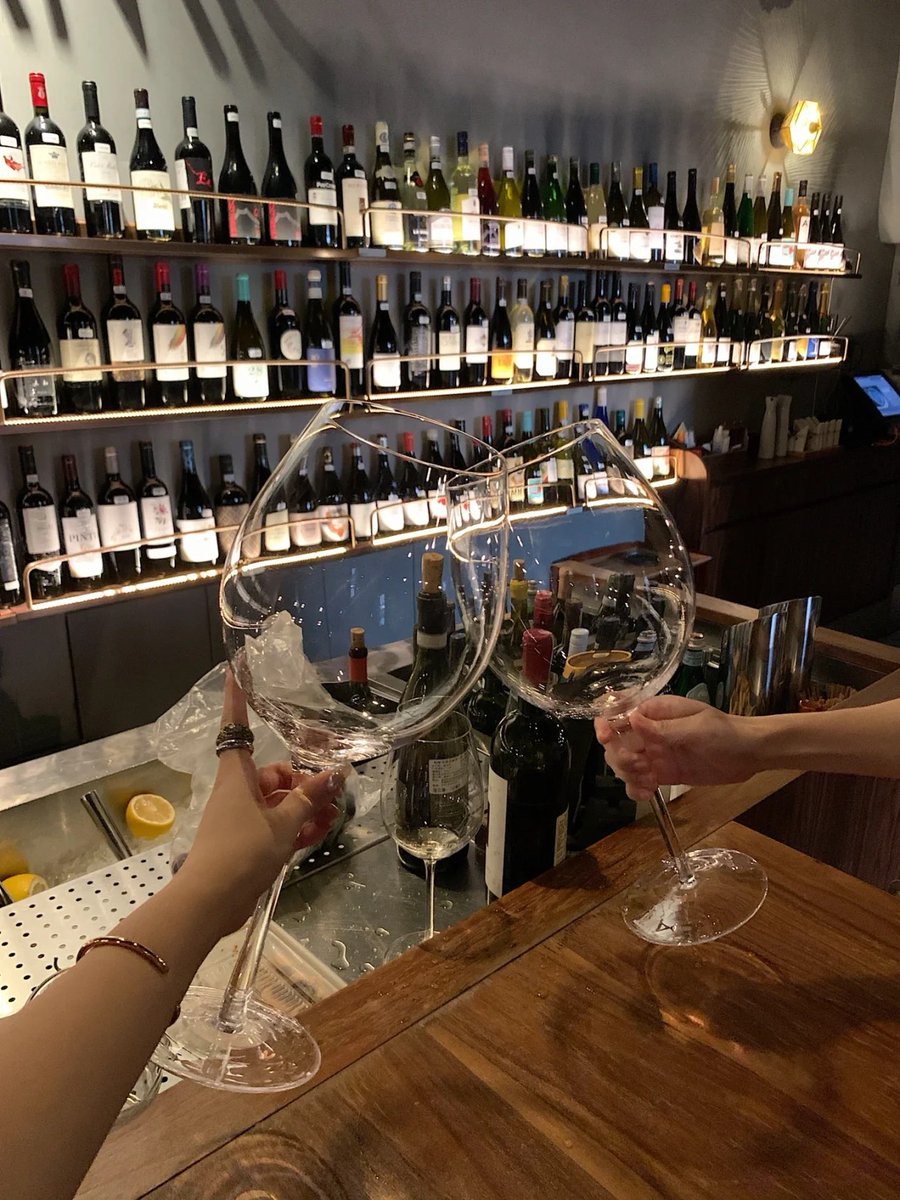 pipipipiiie's tweet image. Cheers to the nights we won’t remember with the friends we’ll never forget! 🥳 #GoodTimes #LOndon #NightOut