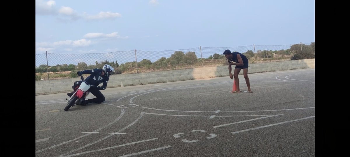 cheese29co's tweet photo. Fuera de la trazada pero poco a poco aprendemos ✊🏼🔥 https://t.co/zSOmaJrlos