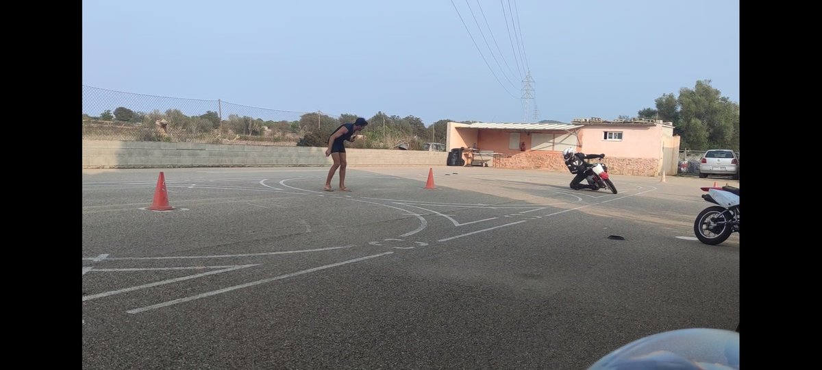 cheese29co's tweet photo. Fuera de la trazada pero poco a poco aprendemos ✊🏼🔥 https://t.co/zSOmaJrlos