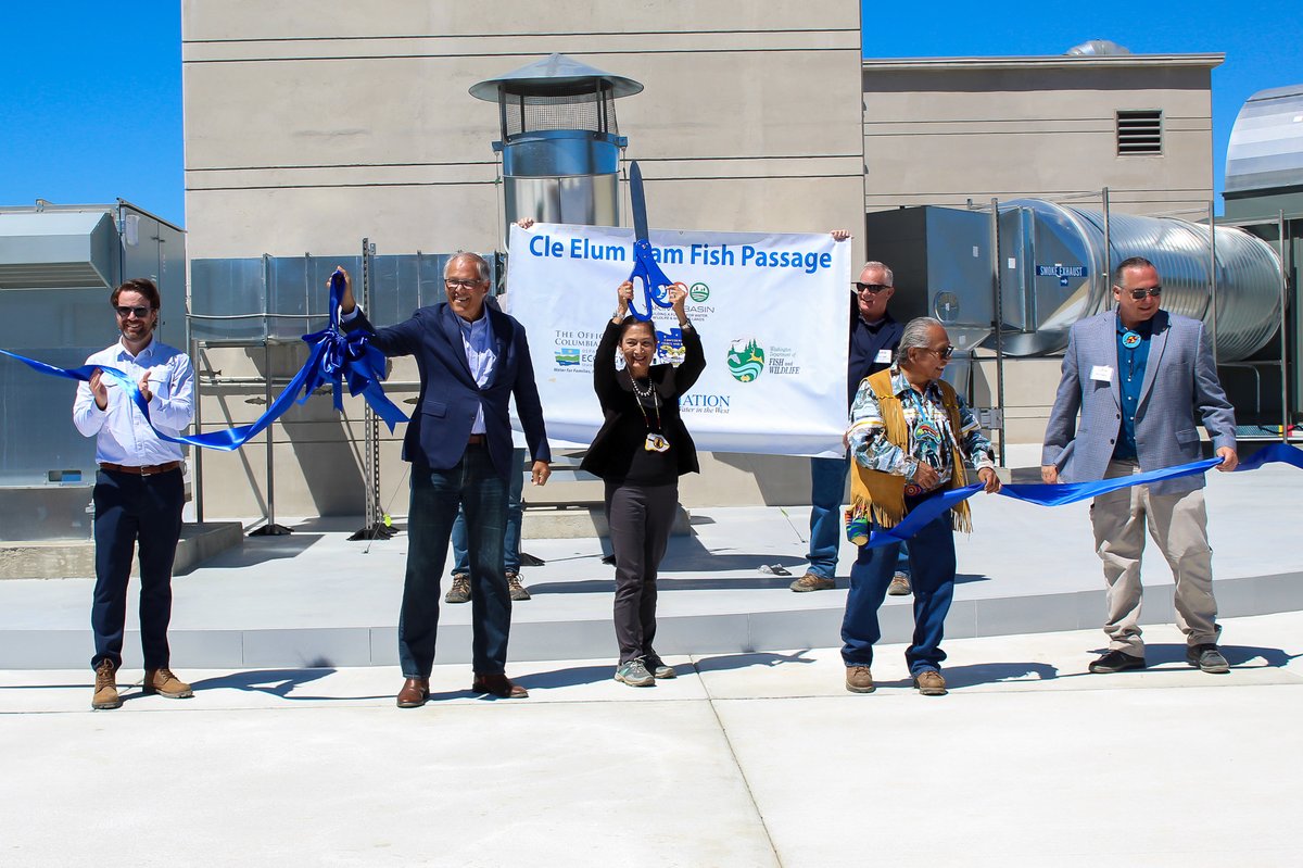 EcologyWA's tweet photo. The Cle Elum juvenile fish passage facility is open! This first-in-the-nation helix structure will help increase sockeye return to the Yakima Basin. Congrats to @YakimaBasinPlan, Yakama Nation Fisheries, and all who have spent years making this possible.
https://t.co/6Y7DmNAYdu https://t.co/4fPJyppkiS