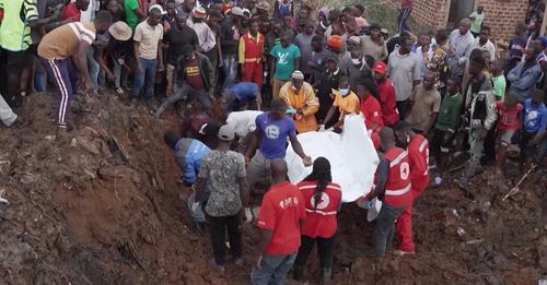 #LandslideNews: 
' Landslide Buries At Least 22 People '> <a href="/democracynow/">Democracy Now!</a> <  In #Uganda, A Massive Landslide Friday At #Kampala’s Kiteezi Landfill Has Killed At Least 22 People. The Landslide, Which Came After Weeks Of Heavy Downpours.▼
t.ly/sWT69
.
#ClimateDriven
