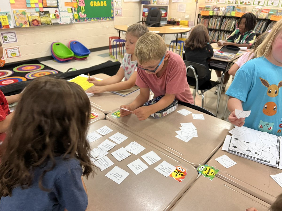 3rdCes's tweet photo. Who knew there were so many shapes and names and attributes?? This group is on it! #theylovemath @ChristianaES1 https://t.co/f6Eia45xEz