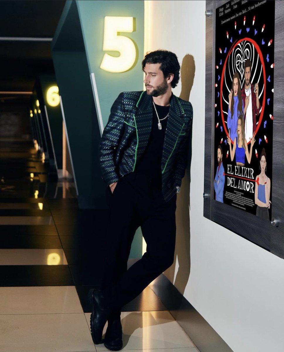 marciatwxeets's tweet photo. chulo de precioso 🫦
#DiegoKlein en la premier de #ElElixirDelAmor
ahora en cines en México ✨ https://t.co/WmOvjWeNAW