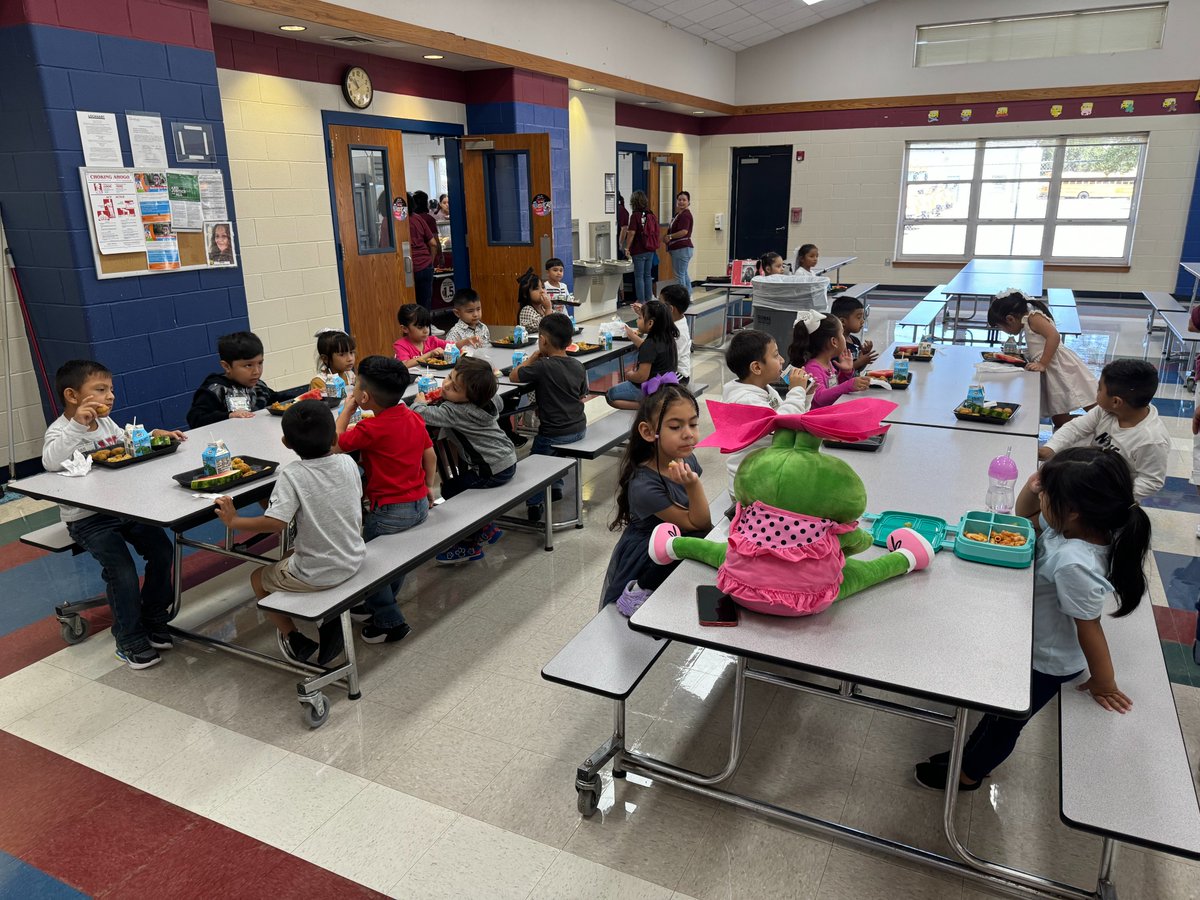 LockhartISD's tweet photo. Our littlest Lions had a spectacular start to their educational journey today at @CarverCubs  We are so excited to welcome these bright and shining stars and can't wait to watch them grow! #FirstDayLISD
#UnlockingPotential #expeditionexcellence https://t.co/YrxcfPcDWV