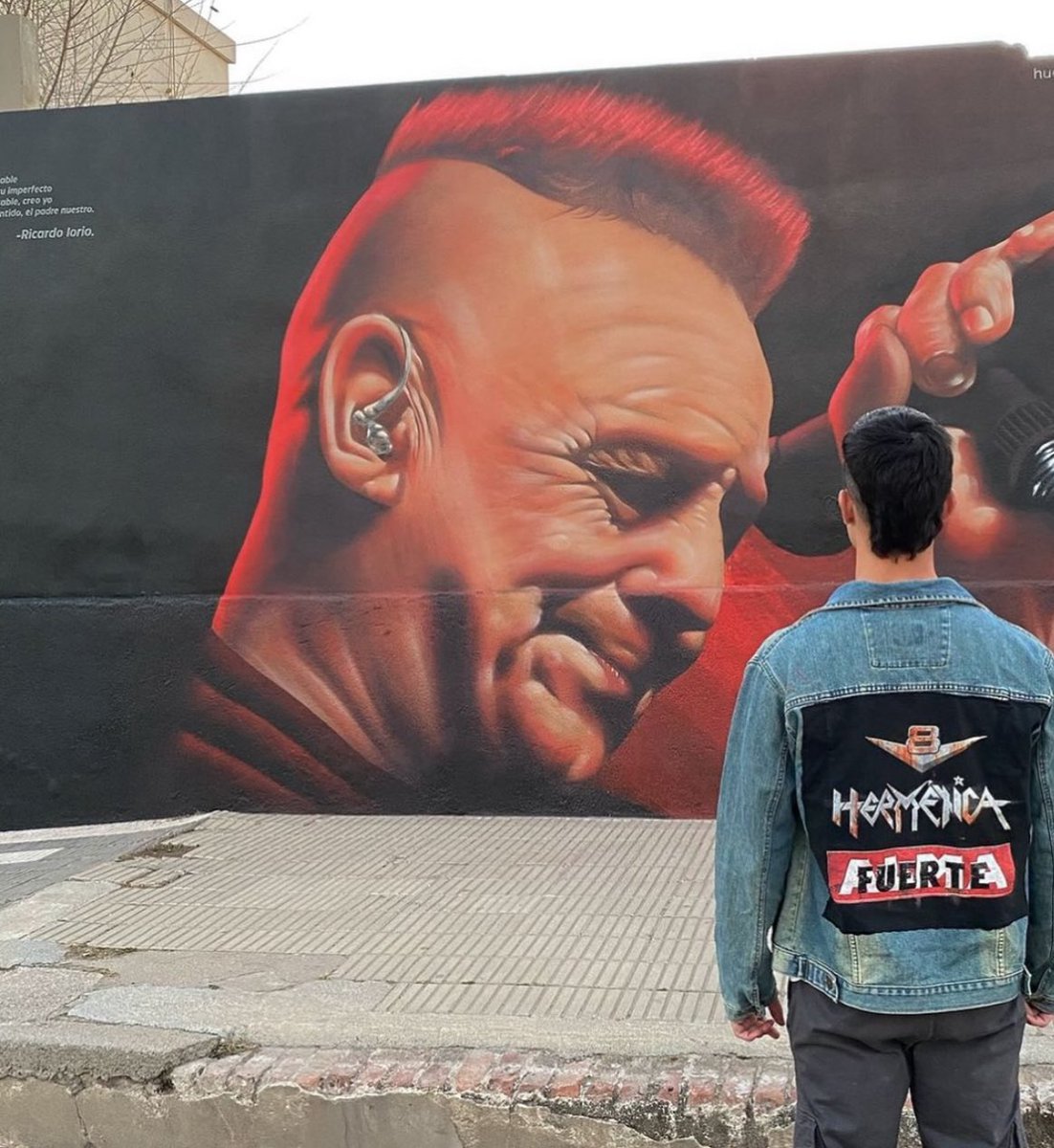 BorisOsista's tweet photo. Este pibe de Córdoba se partió este pedazo de mural del padre del metal argento Ricardo Iorio, en la ciudad de Almafuerte.

La piel de gallina….. https://t.co/FlMf0mPd5f