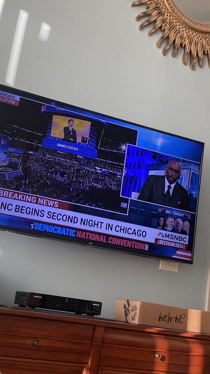 Why is @msnbcevents didn’t stop when National Anthem was sung by that kid but livr when Patti Labelle sung? Just saying