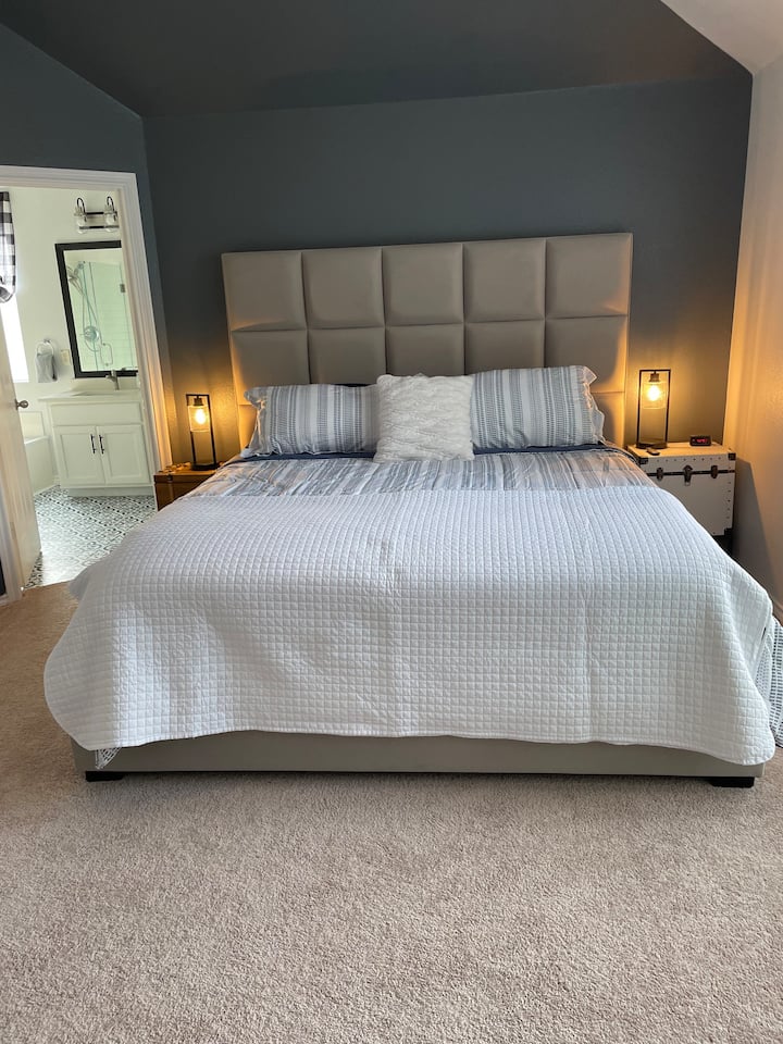 us_premier's tweet photo. Short term housing on the mind? How about giving it someone with the time! We can do all the research and look for the best places to fit your needs for your stay no matter how long! Call us today because we can help! https://t.co/yZn9N7Ardt