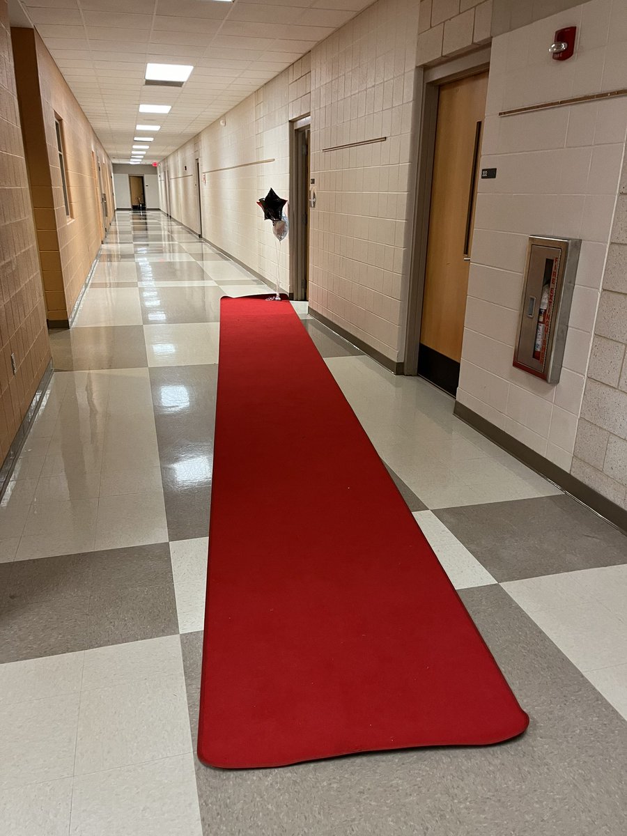 LMegronigle's tweet image. We rolled out the red carpet for our new teachers today!  Thanks to @MCHSMustangPTSA for an amazing lunch and gift bag and swag from @MiddleCreekAD! It is going to be a GREAT year in the #StrongStable ⚪️⚫️🔴🐴 @mchsmustangs @PrincipalPeckha