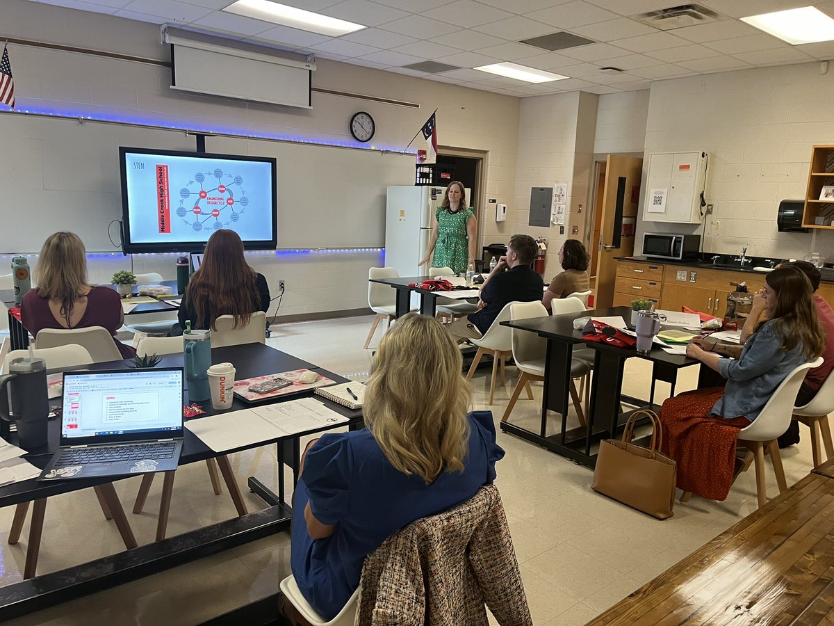 LMegronigle's tweet image. We rolled out the red carpet for our new teachers today!  Thanks to @MCHSMustangPTSA for an amazing lunch and gift bag and swag from @MiddleCreekAD! It is going to be a GREAT year in the #StrongStable ⚪️⚫️🔴🐴 @mchsmustangs @PrincipalPeckha