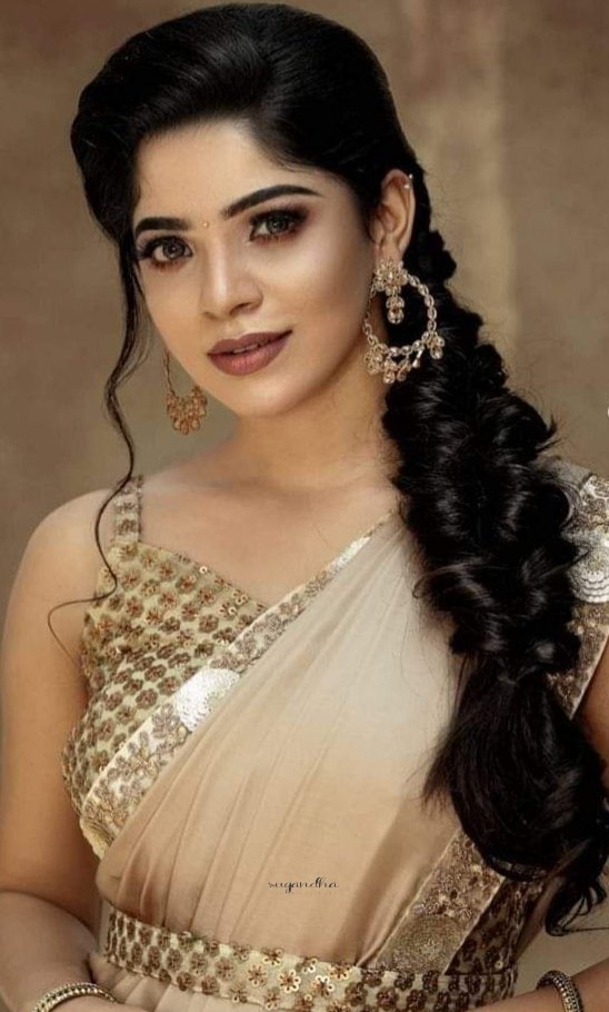 🦋एक स्त्री कभी भी गहने या कपड़ों के लिए निराश नहीं होती,
वो दुखी या निराश तब होती है,
जब उसकी भावनाओं को और दर्द को नही समझा जाता।✨
❤️

#सुप्रभात_जिंदगी 
#सुगंधा