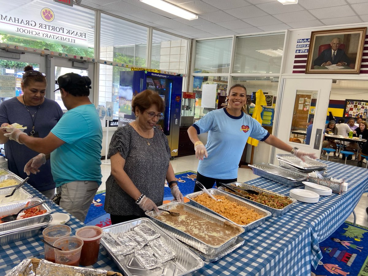 En FPGB ¡Todo es posible! 
A big shoutout to Monterrey Carrboro for donating the lunch for the FPGB back to school meeting day. It was delicious!