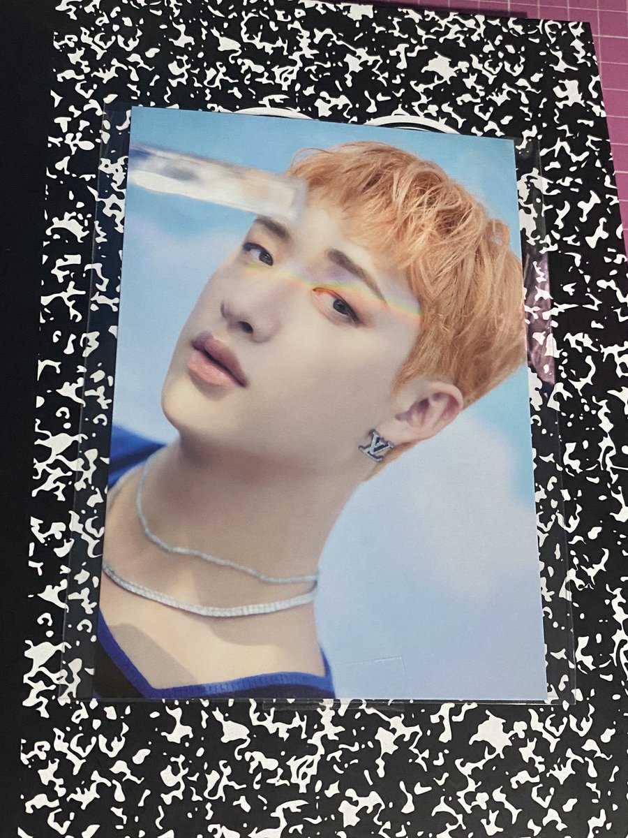 chanected's tweet photo. venda/vendo stray kids skz bang chan 

• valores com frete incluso
• pagamento imediato
• aceito pix 
• chamar na dm

❗️feedbacks no fixado 

• trio skz-x - R$45
• nacific 4cut - R$55
• victory - R$60
• 2nd gen fankit - R$20

#️⃣ stray kids skz venda vendo bang chan skzoo https://t.co/oHToL2nhjX