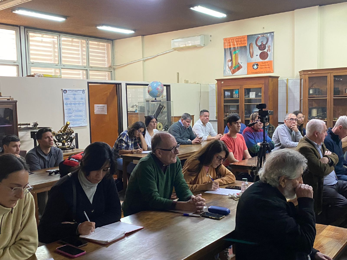 APFAok's tweet photo. El viernes pasado se ha dado comienzo al IV PROMEF Cba. Gracias departamento de Física de la FCEFyN, por todas las gestiones y la organización y al Dr. Tamarit por el dictado del Primer Seminario. Los y las esperamos en los siguientes espacios!
#enseñanzadelafísica #ciencia #apfa https://t.co/GMevQhAbv2