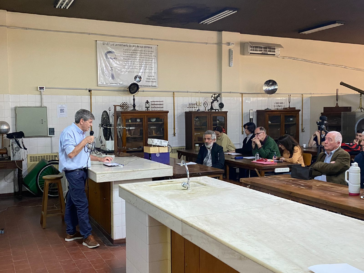 APFAok's tweet photo. El viernes pasado se ha dado comienzo al IV PROMEF Cba. Gracias departamento de Física de la FCEFyN, por todas las gestiones y la organización y al Dr. Tamarit por el dictado del Primer Seminario. Los y las esperamos en los siguientes espacios!
#enseñanzadelafísica #ciencia #apfa https://t.co/GMevQhAbv2