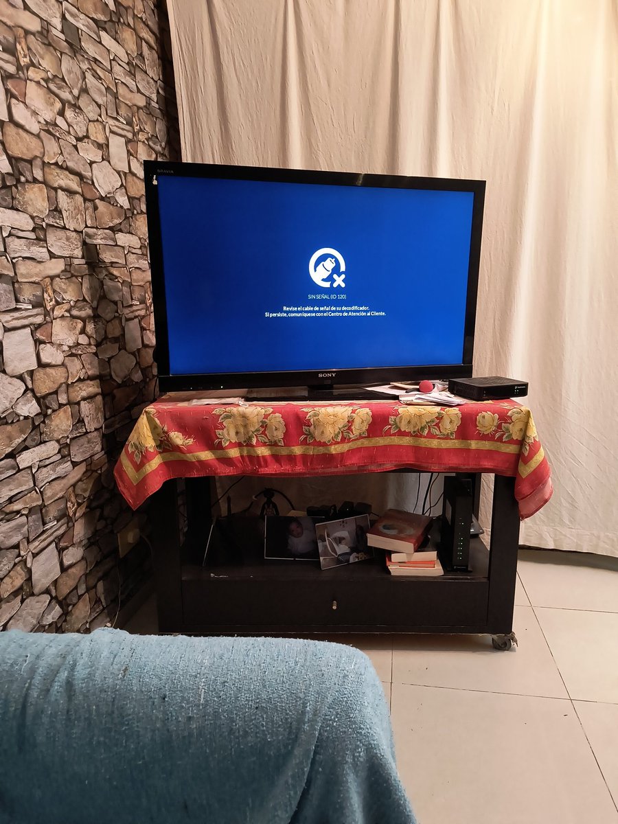 pitimh's tweet photo. @TelecentroAr  @TeleCentroAyuda  una vergüenza de servicio, una mierda. Te rompen el orto, para que casi todos los canales estén cortados o directamente no tiene señal, el internet que se corta cada 5 horas... Ahhh, pero si no pagas, te lo cortan en dos segundos. Y te boludean https://t.co/UYoJ8rLaOl