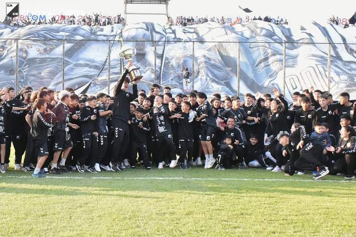 arielalvarez75's tweet photo. 🚨Jugadores surgidos de inferiores q debutaron en el último año en @CACNoficial 
J Vargas, Cat 2003
M Matorras, C 2006
E Quiroga, Cat 2004
G Tapia, Cat 2004
H López, Cat 2004
G Castilla, Cat 2003
L Vilte, Cat 2003
M Salgado, Cat 2004
B Hernández, Cat 2007
M Silveira, Cat 2003 https://t.co/M3JNEkPxxO