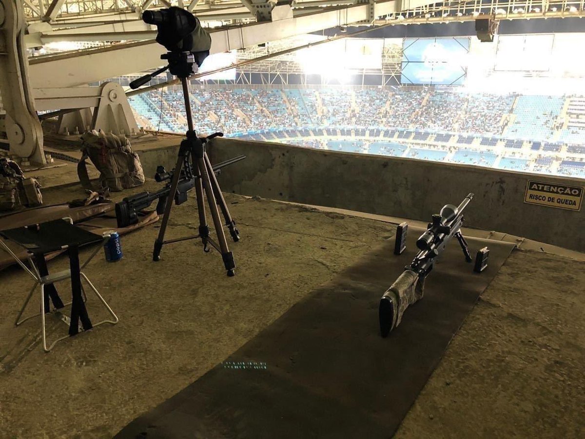 fernandes_1903's tweet photo. eu dia primeiro na arena esperando o Grêmio entrar em campo https://t.co/5GiNU8RGJp