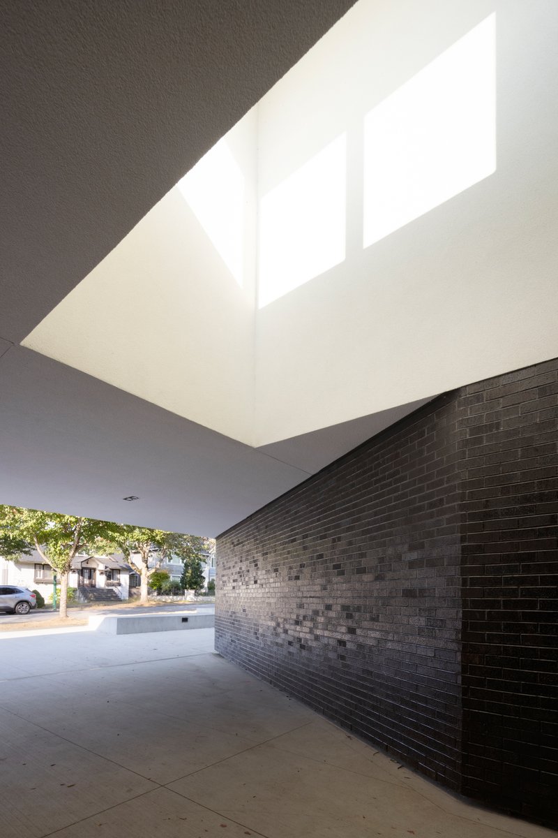 shapearch_'s tweet image. A moment at Maple Grove Elementary School when the lighting hits just right.  A collaboration with @montgomerysisam. Learn more about the project here: bit.ly/3xeMajH

📸 @emapeterphoto

#SHAPEArchitecture #SHAPEArch #elementaryschool #schooldesign
