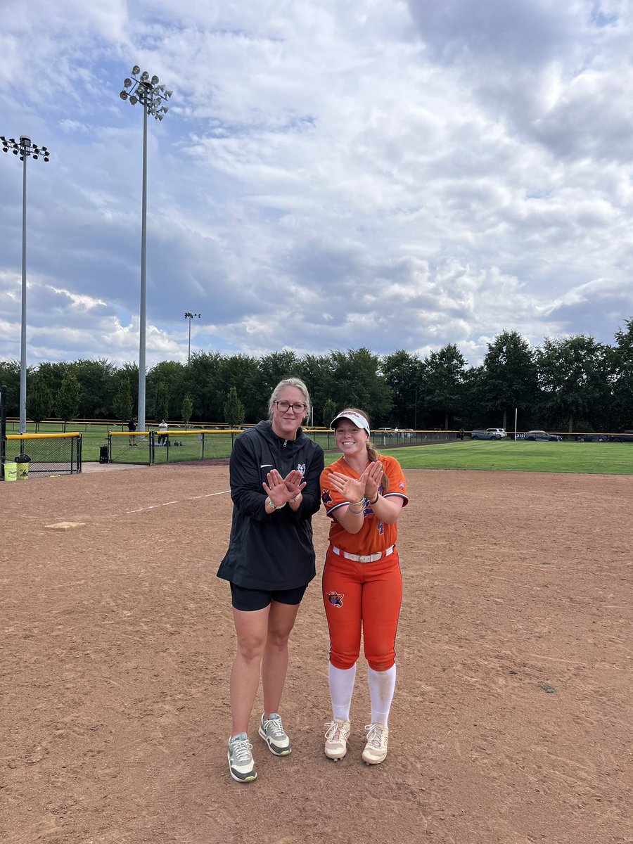 Hailey Schuffenhauer tweet media