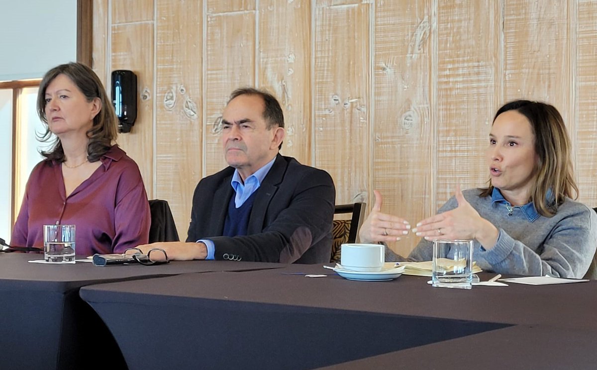 El directorio de la <a href="/mgloslagos/">Multigremial de Los Lagos</a> se reunió con representantes de <a href="/Crell_Empresas/">Crell</a> y <a href="/saesa/">Saesa</a>, para conocer de primera fuente sobre el proceso de descongelamiento de tarifas y el impacto que pudiese tener en las industrias de la zona. 

#tarifaselectricas #crell #saesa #mgloslagos