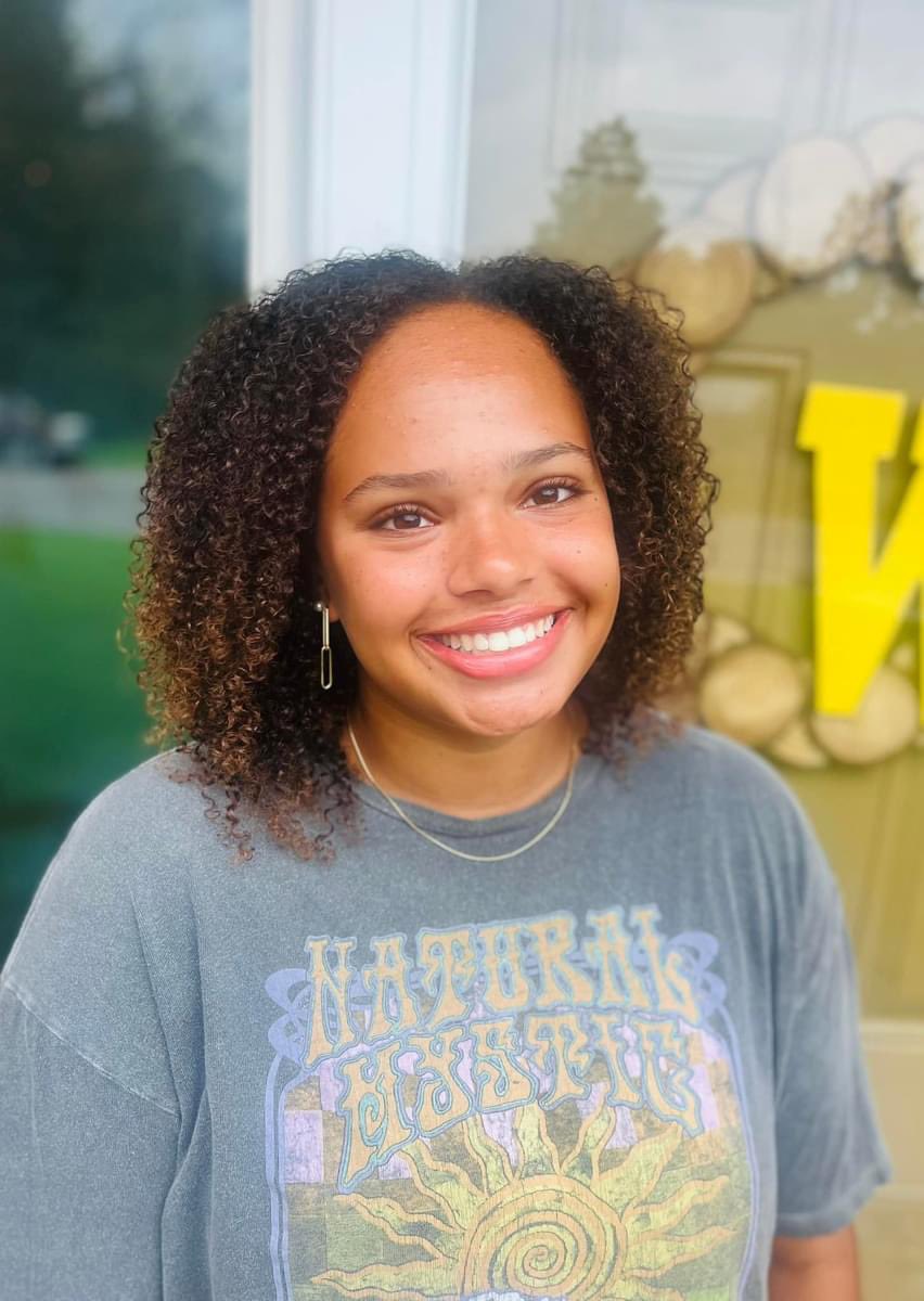 Uffdablack's tweet image. First Day of Kindergarten ➡️ First Day of Senior Year ✨🐾🌲🛴💜 #iblinked #littlescooter #slowdown #intothewoods