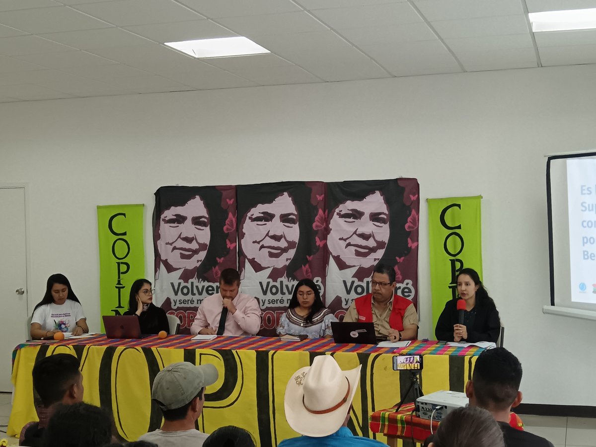 PBIHonduras's tweet photo. ⚖️ Hoy, observamos el Foro “Berta Cáceres y la justicia para los pueblos indígenas”. @COPINHHONDURAS pide la confirmación de las sentencias en el caso del asesinato de la defensora lenca Berta Cáceres. Desde PBI, aplaudimos los esfuerzos del COPINH en contra de la impunidad. https://t.co/9TjbK2L0Nh