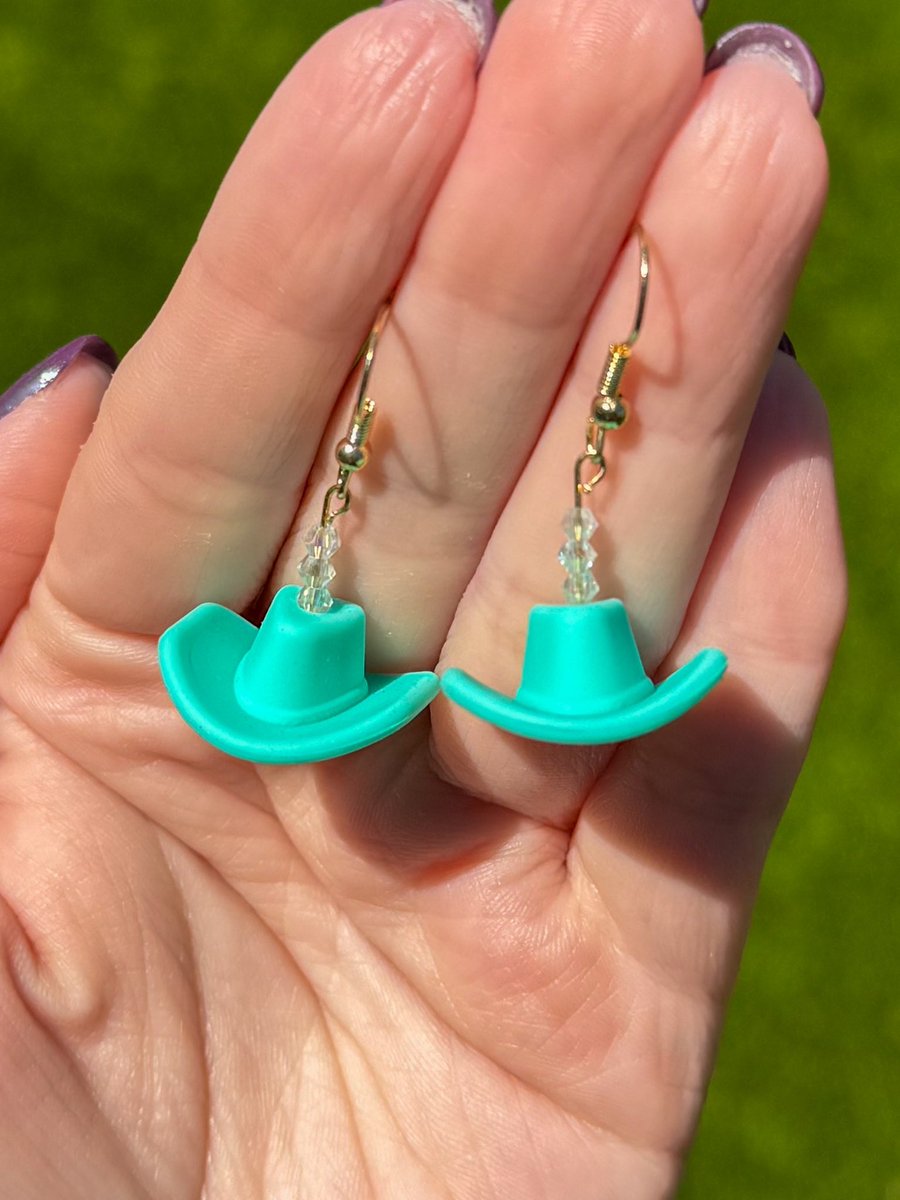 lvkaitiyn's tweet photo. ✨ beaded cowboy hat earrings ✨

new in the shop! https://t.co/UHZ35c5ZvA