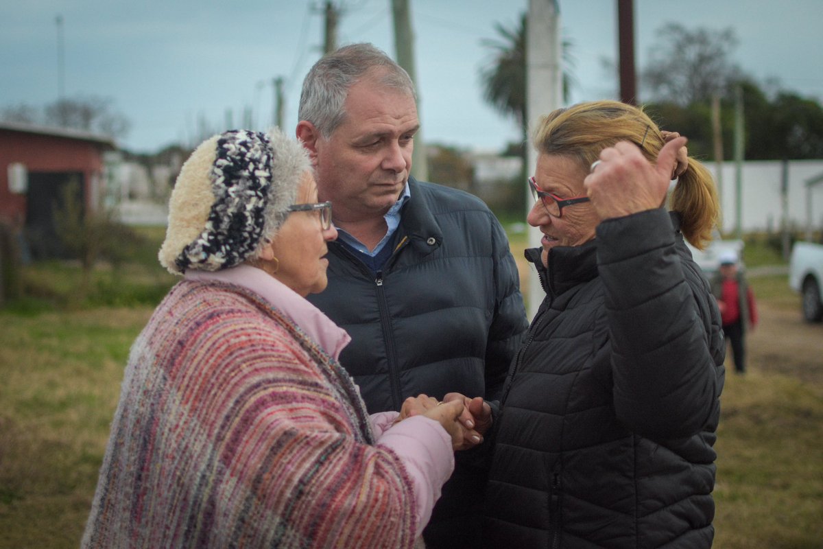 En la jornada de hoy junto a <a href="/MaryTucuna_/">Mary Tucuna</a>, compañeros y vecinos inauguramos nueva iluminación en barrio Reformers de Fray Marcos. 
Con mucho esfuerzo y trabajo el equipo continúa cumpliendo con los floridenses llegando a todo el departamento.

#floridacumple