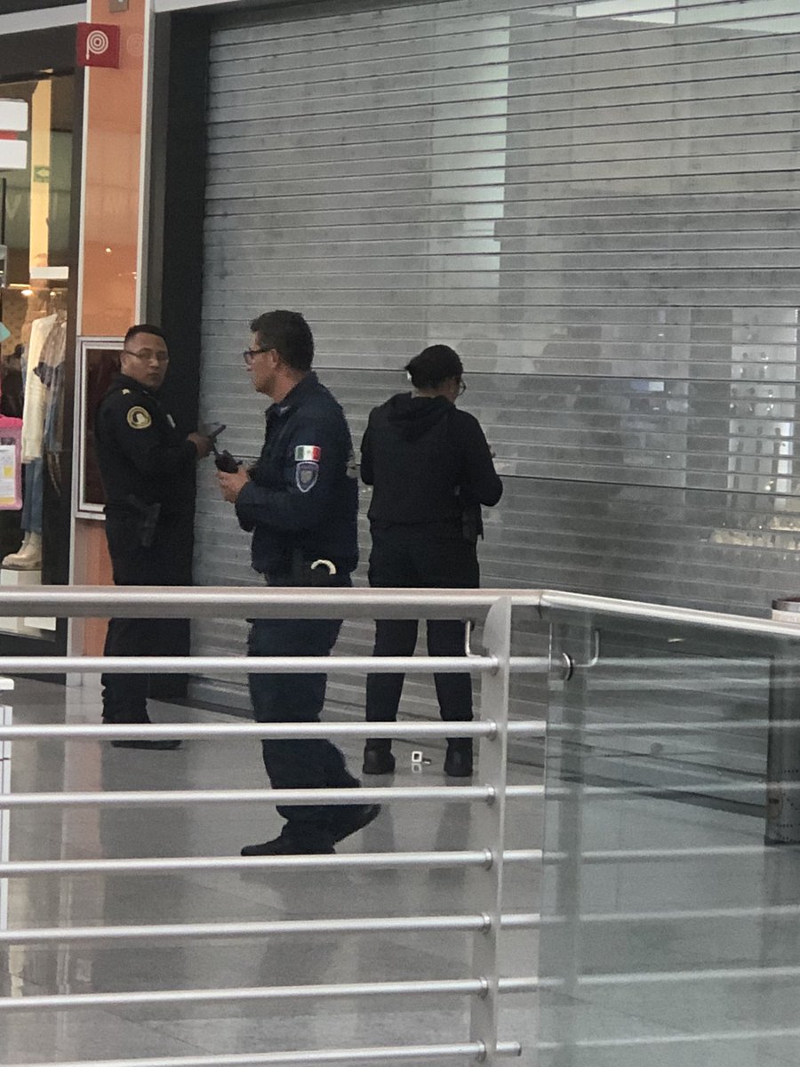 BrandoAlcauter's tweet photo. 🚨🚨🚨Intento de asalto en Parque Delta poco antes de las 5 pm @parque_delta @SSPCMexico @VertizNarvarte @MLopezSanMartin @lopezdoriga @El_Universal_Mx https://t.co/6Wlb3yR73j