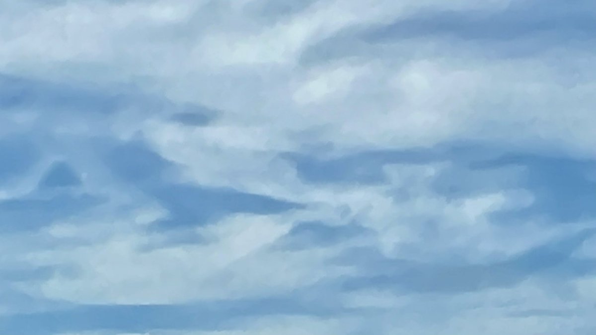 coubun000's tweet photo. おはようございます！
イルカ🐬に似た雲が
目に付いたんでパシャリ📸 https://t.co/W0uwEdGFQC
