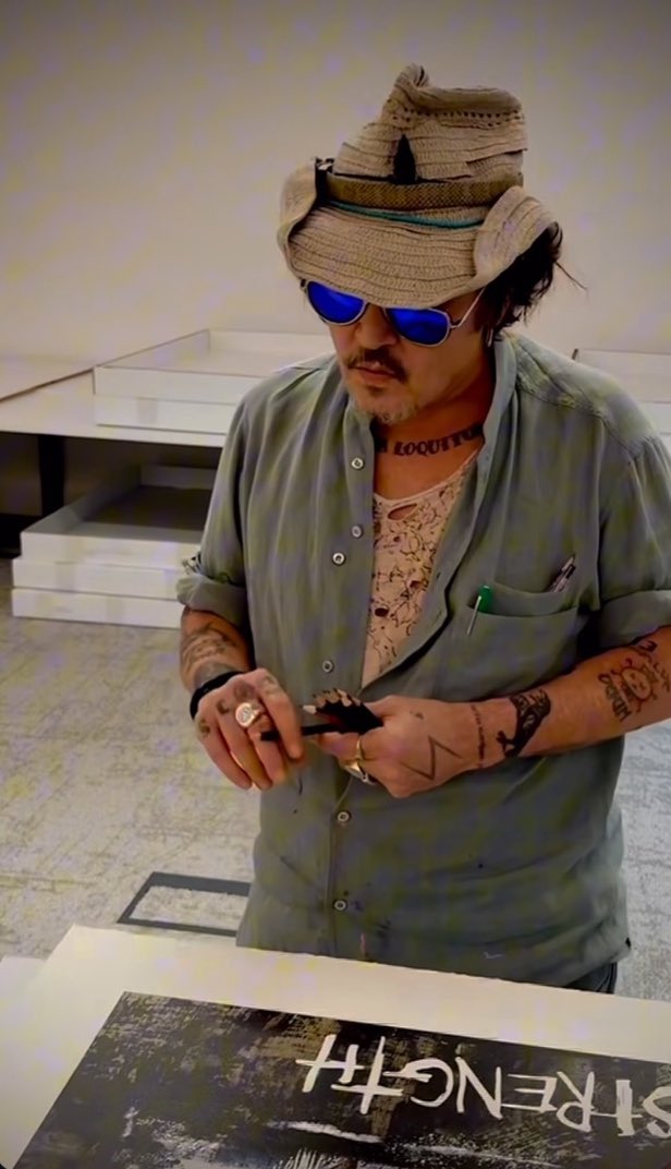 KimberlyAFarris's tweet photo. #JOHNNYDEPP CONGRATS ON YOUR PROJECTS
#JohnnyDeppWon #JohnnyDeppKeepsWinning #IStandWithJohnnyDepp #JohnnyDeppDeservesAnApology #JohnnyDeppIsASurvivor #JohnnyDeppisFree #JOHNNYDEPPWINS #johnnydeppisinnocent #JohnnyDeppRises
#JohnnyDeppWonAgain https://t.co/rTzEJN4ByO
