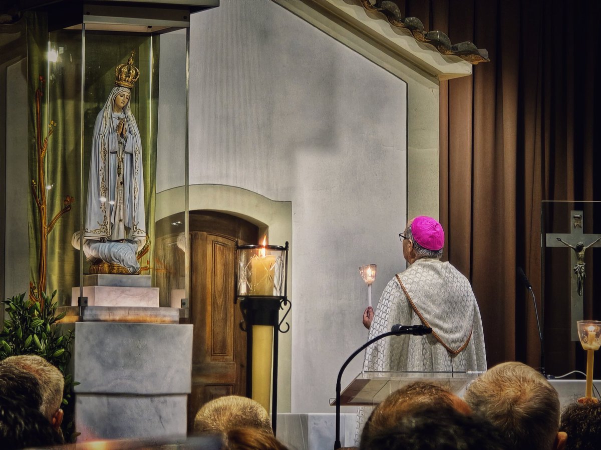 Santo Rosario y procesión de las antorchas, en el XIX Encuentro de Familias y sacerdotes de la Archidiócesis de Toledo, en Fátima (Portugal).