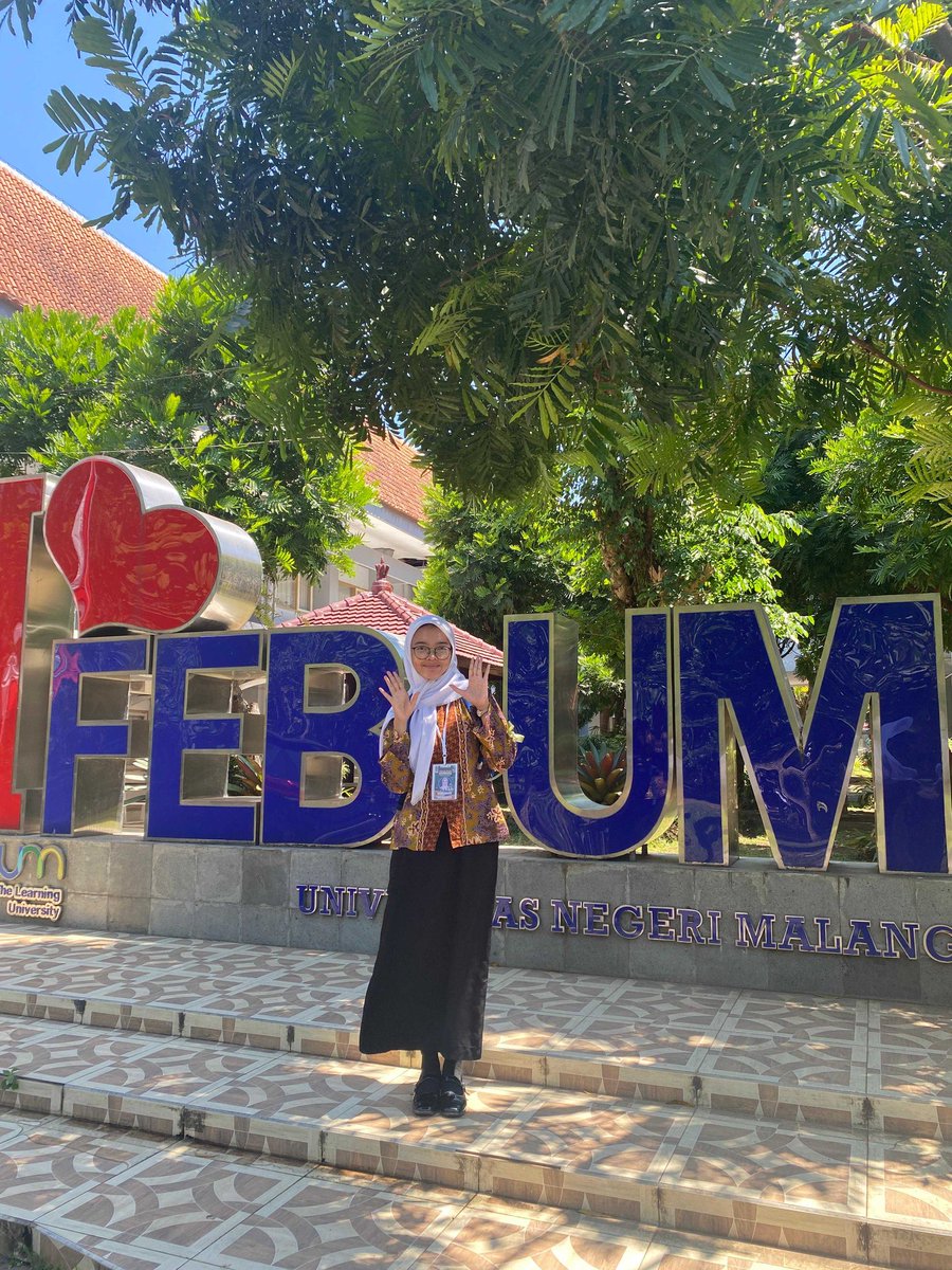siriusslyi's tweet photo. Saya Layyina Faza Dzulhijah dari Fakultas Sastra Bangga Menjadi Bagian dari Laskar Dewantara Muda 2024
#Day3PKKMBUM2024
#PKKMBUM2024
#MabaUM2024
#SinergiKreasi
#BEMUM2024
#UMtheOnlyOne
#SahabatMahasiswa
#LaskarDewantaraMuda
#universitasnegerimalang
#NareswaraDrestantaArutala https://t.co/Ri1Gii1QIU