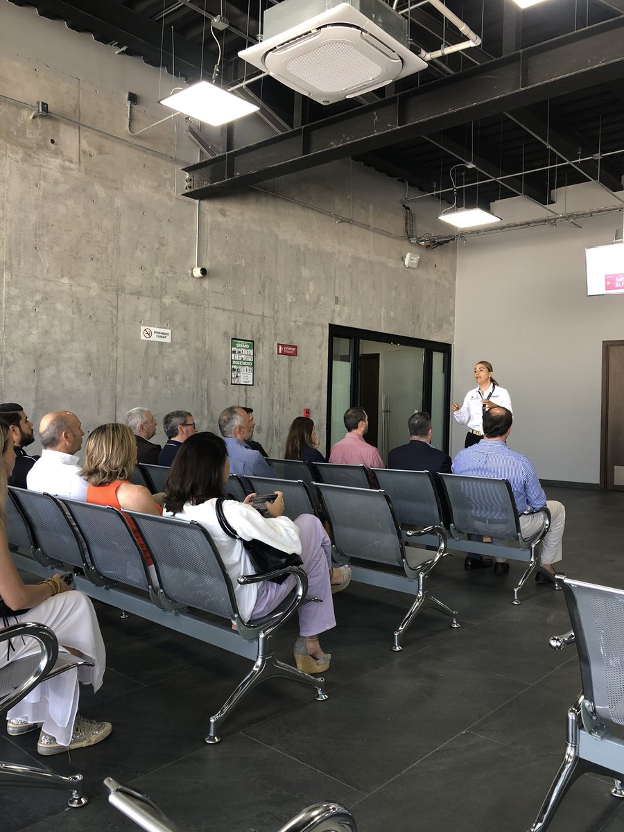 ¡Gracias a la Delegación Centro–Occidente de CAMESCOM por acompañarnos en la visita al sistema RHINO! 🤝 Una excelente oportunidad para fortalecer la colaboración entre el estado y las cámaras de comercio, y seguir llevando a Querétaro al siguiente nivel. 🚀 #CONTIGO #RHINO
