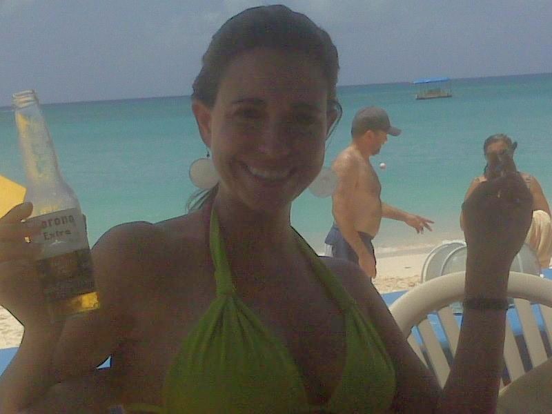 imagínate insultarme x ser caribeña y que yo esté así preparando un viaje para tucacas después de todo esto