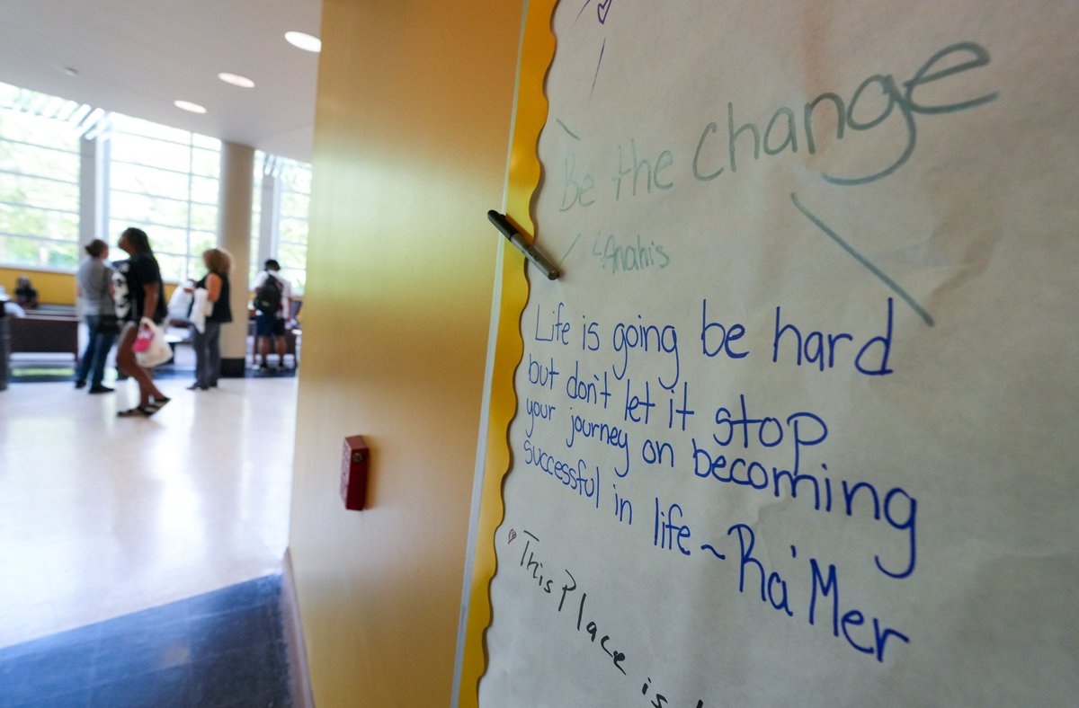 𝗖𝗮𝗺𝗽𝗯𝗲𝗹𝗹 𝗟𝗶𝗯𝗿𝗮𝗿𝘆 𝗕𝗶𝗱𝘀 𝗙𝗮𝗿𝗲𝘄𝗲𝗹𝗹 𝘁𝗼 𝘁𝗵𝗲 𝗣𝗮𝘀𝘁, 𝗟𝗼𝗼𝗸𝘀 𝗙𝗼𝗿𝘄𝗮𝗿𝗱 𝘁𝗼 𝗮 𝗡𝗲𝘄 𝗖𝗵𝗮𝗽𝘁𝗲𝗿: rowanlibrariesnews.org/2024/08/20/cam…