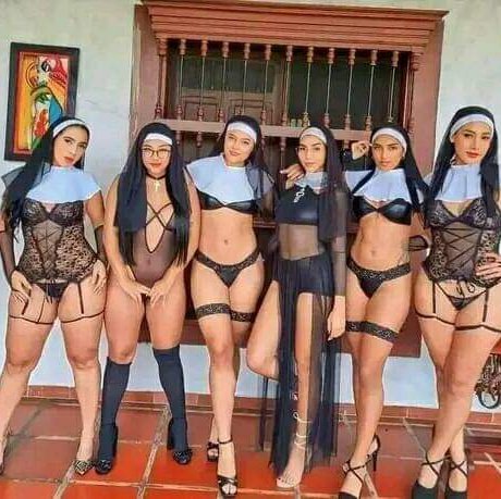 صباحكم سعاده احد مبارك من القديسة ماريان شنودة✝️اختارولي اي لبس فيهم اروح في بي الكنيسه ✝️⛪️⛪️✝️