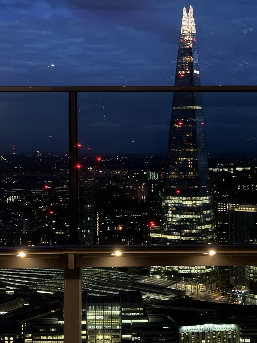 Here are some beautiful pictures of London at night #LONDON #nightvibe OUT