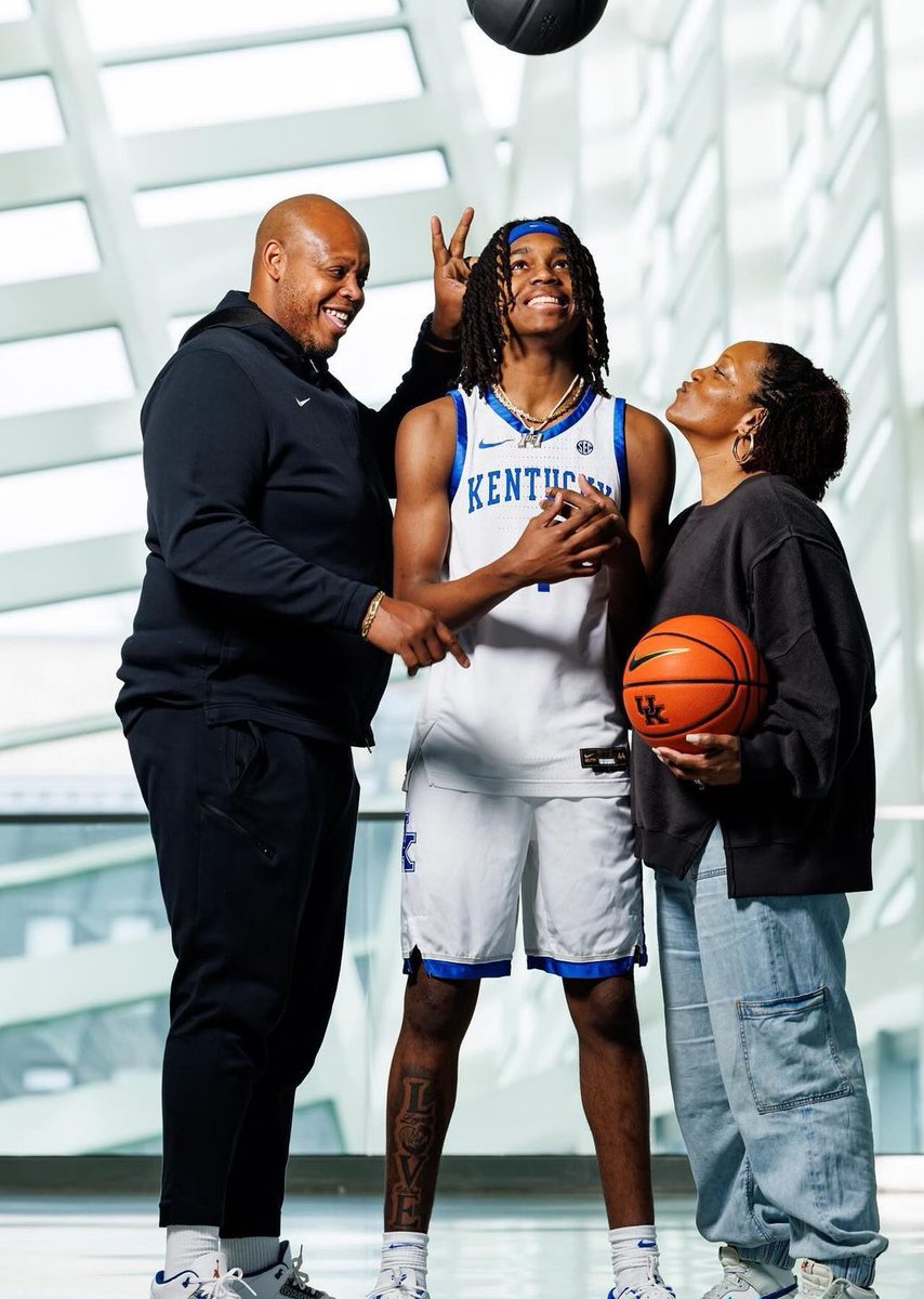 HSTopRecruiting's tweet photo. 2025 5⭐️ Jasper Johnson (@BruhJasperJ) is expected to announce his commitment soon!

He is down to Alabama, Kentucky, UNC, Arkansas and Louisville!

What’s the move for Jasper? https://t.co/CdYoIXFlUZ