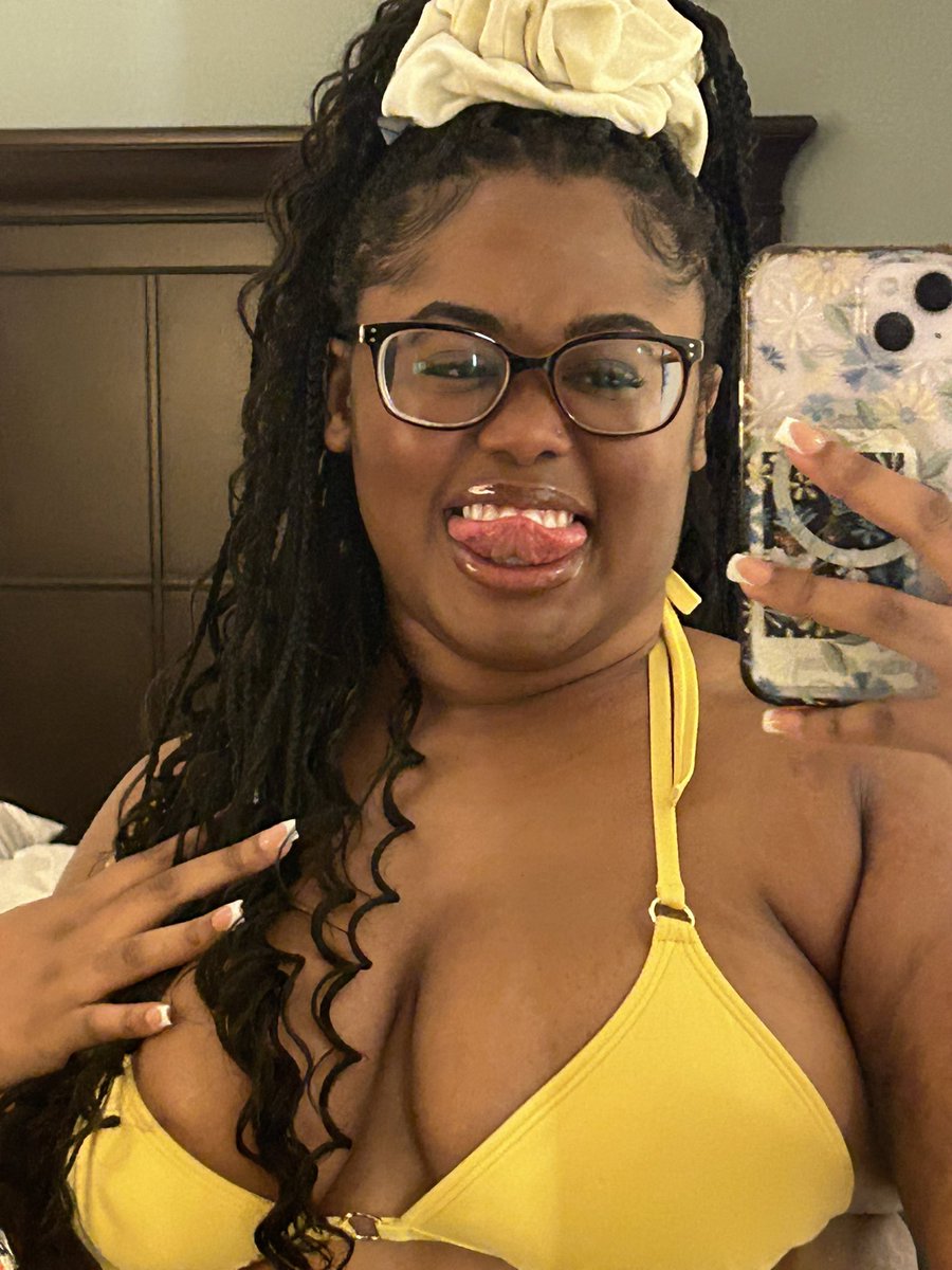 plumpbrownting's tweet image. In case you missed me 🤭🥰😘