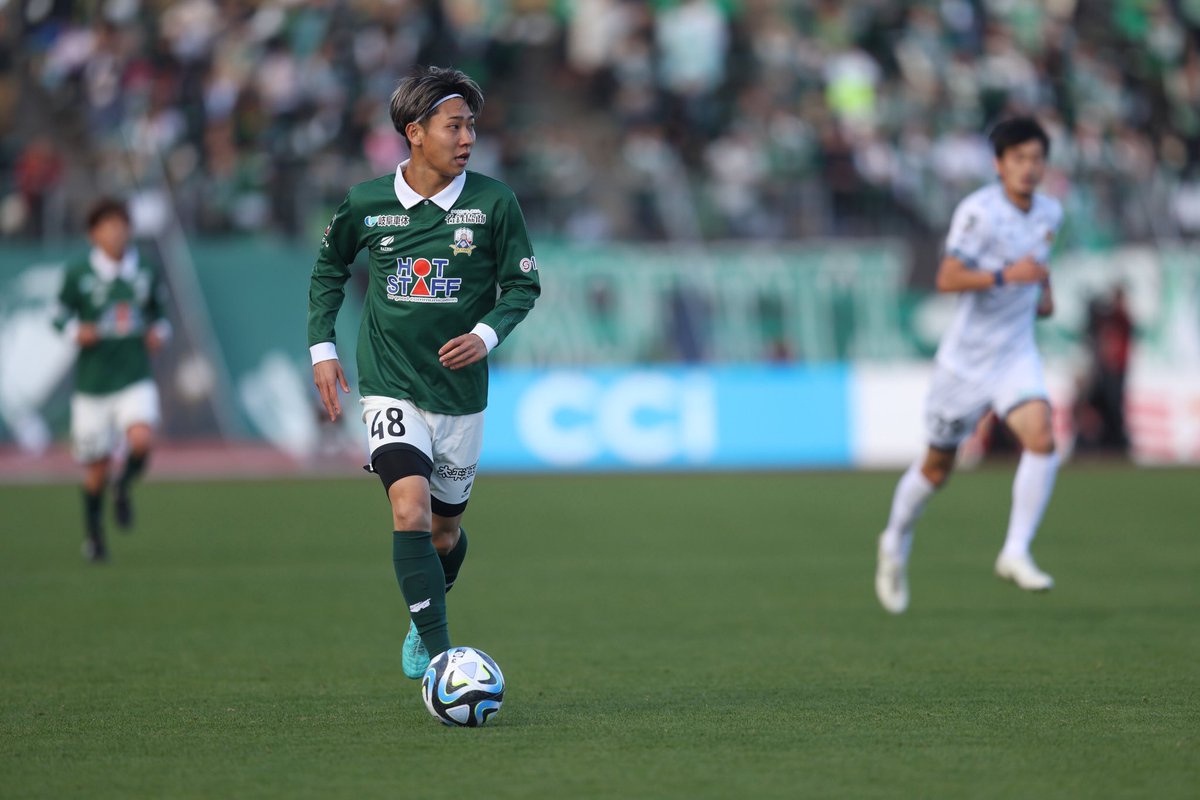 fcgifuDREAM's tweet photo. 【田口裕也選手、ツエーゲン金沢へ完全移籍のお知らせ】

#田口裕也 選手がツエーゲン金沢へ完全移籍することが決定しましたので、お知らせいたします。

□コメント
「この度、ツエーゲン金沢に移籍することを決めました。
このタイミングでの移籍に対して様々な意見があると思います。
本当に悩んで考えて、クラブを��れるという決断をしました。
FC岐阜というクラブ、スポンサー、選手、スタッフ、ファン・サポーターの皆さんにたくさん失敗をして迷惑をかけてしまいました。その分たくさん成長させてもらいました。
岐阜に来て、岐阜の町が大好きになりました。
FC岐阜でプレーできて幸せでした！
本当にありがとうございました！」

詳細はこちら⏩️https://t.co/PHb4SV9D3n

#fcgifu #FC岐阜 #MOVEYOURHEART【広報】