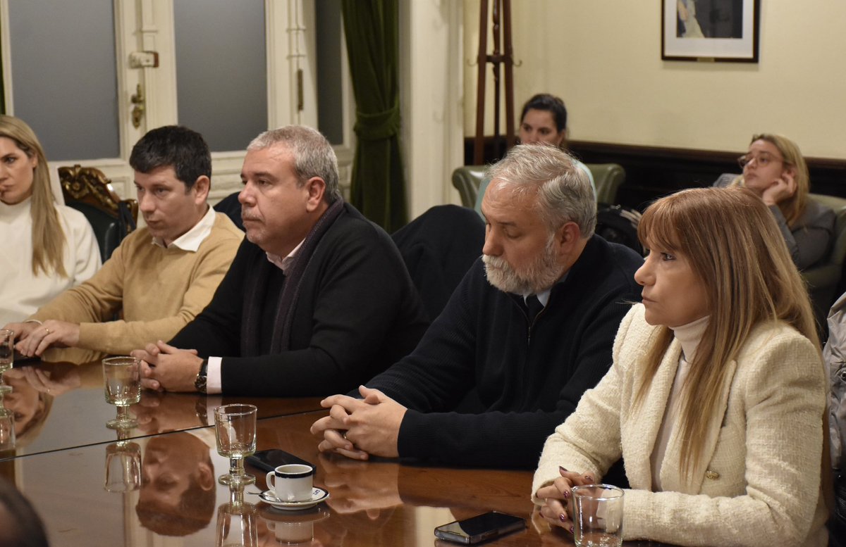 Bloque UCR Senado (@ucrsenado) on Twitter photo Participaron de la reunión @moriunsl, de la Universidad Nacional de San Luis, <a href="/pmdomenichini/">Pablo Domenichini</a>, de la Universidad Nacional Guillermo Brown, <a href="/aeclopez/">Adriana López</a>, de la Universidad Nacional Raúl Scalabrini Ortiz, y Jerónimo Ainchil, de la Universidad Nacional de San Antonio de Areco. Participaron de la reunión @moriunsl, de la Universidad Nacional de San Luis, <a href="/pmdomenichini/">Pablo Domenichini</a>, de la Universidad Nacional Guillermo Brown, <a href="/aeclopez/">Adriana López</a>, de la Universidad Nacional Raúl Scalabrini Ortiz, y Jerónimo Ainchil, de la Universidad Nacional de San Antonio de Areco.