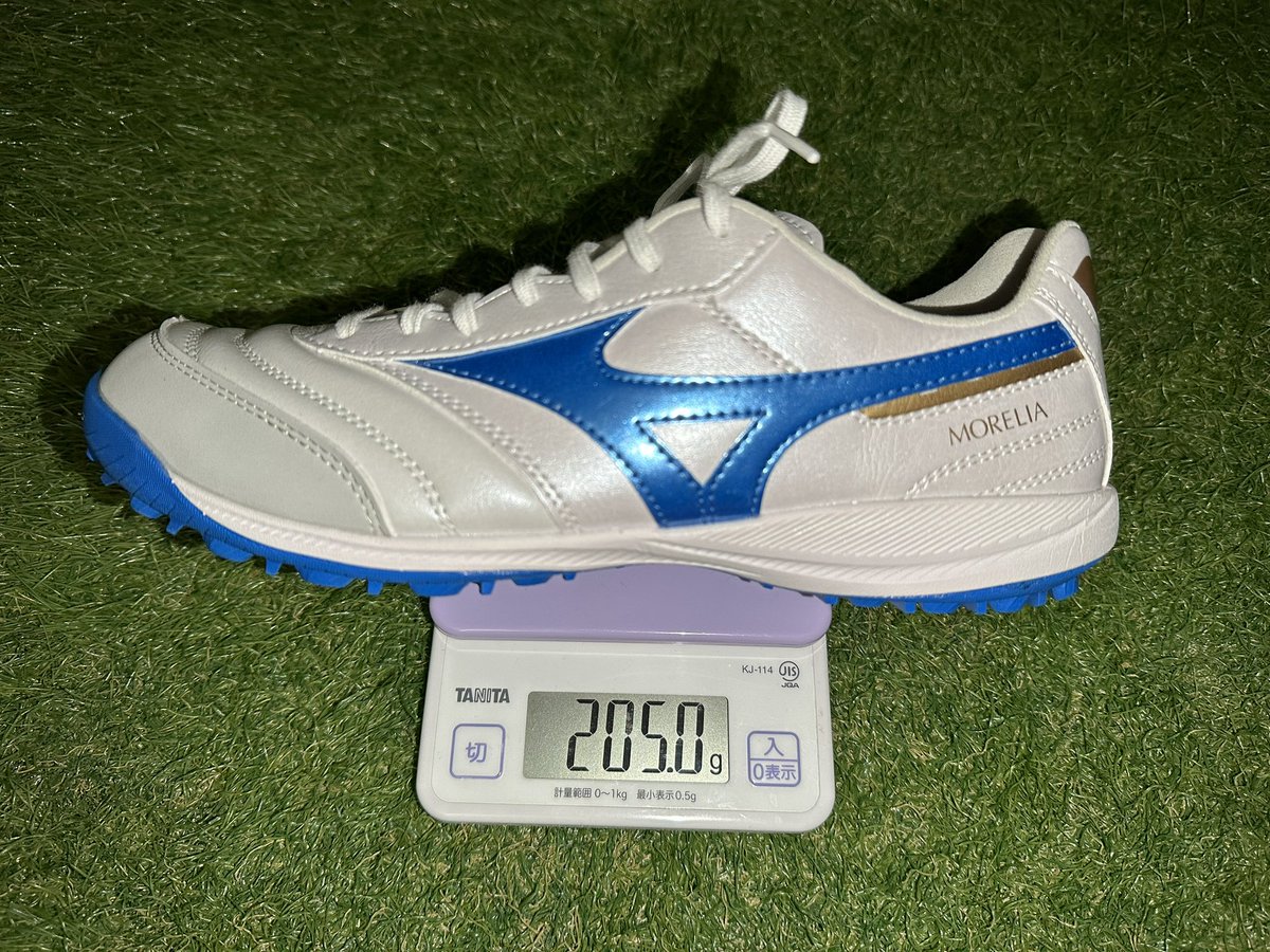 shiocap's tweet photo. #Morelia Sala Pro TF
移動やアップ用でランシュー買おうかと思ってましたがちょうど良いなと思い購入しました
エリートか悩みましたが用途を考えてプロに
25.0cmですが205gってTFではかなり軽量だと思います
あとは #MUGENPACK はカッコいいですね https://t.co/rkCwVh42Up