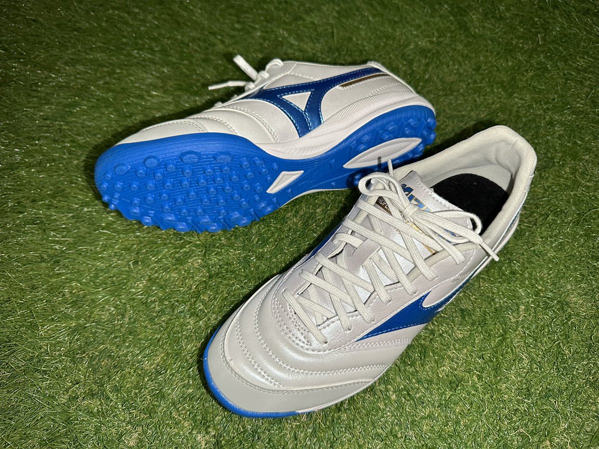 shiocap's tweet photo. #Morelia Sala Pro TF
移動やアップ用でランシュー買おうかと思ってましたがちょうど良いなと思い購入しました
エリートか悩みましたが用途を考えてプロに
25.0cmですが205gってTFではかなり軽量だと思います
あとは #MUGENPACK はカッコいいですね https://t.co/rkCwVh42Up