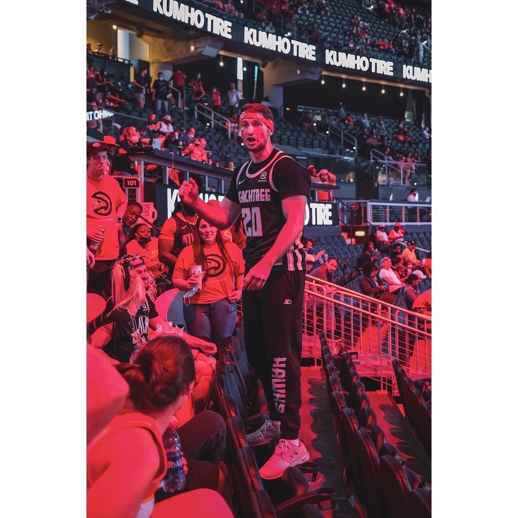 SayWhichWay's tweet photo. There’s so many photos I can choose from but these are some of my favorites from over the years. This meant so much to me. https://t.co/ytZt7ATAGs